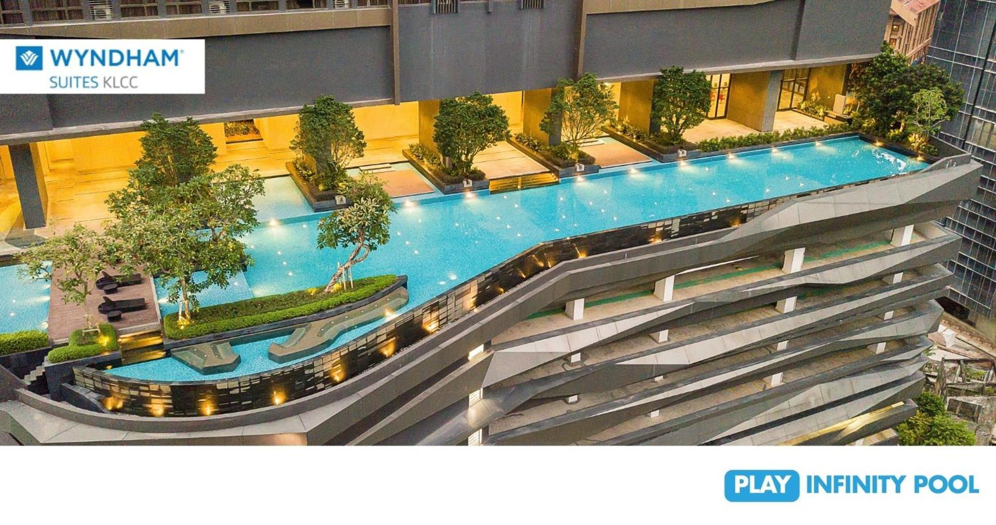 Wyndham Suites Klcc Kuala Lumpur Zewnętrze zdjęcie The pool at the 10th floor